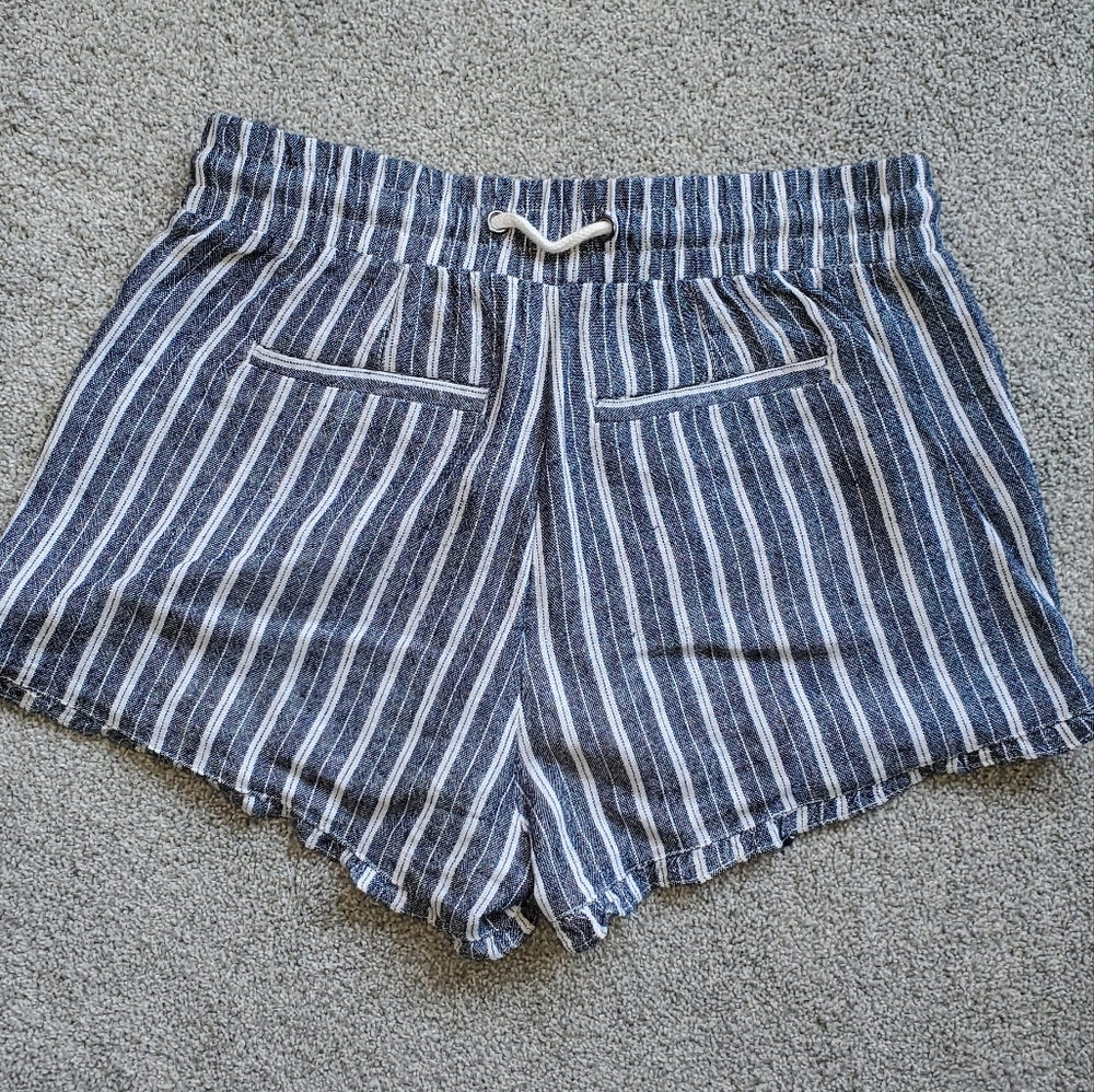 High Rise Striped Shorts - Picture 2 of 4